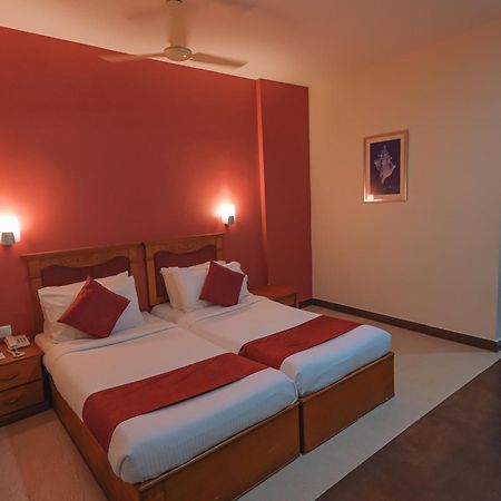 Club7 Hotel Tiruvalla Exterior foto