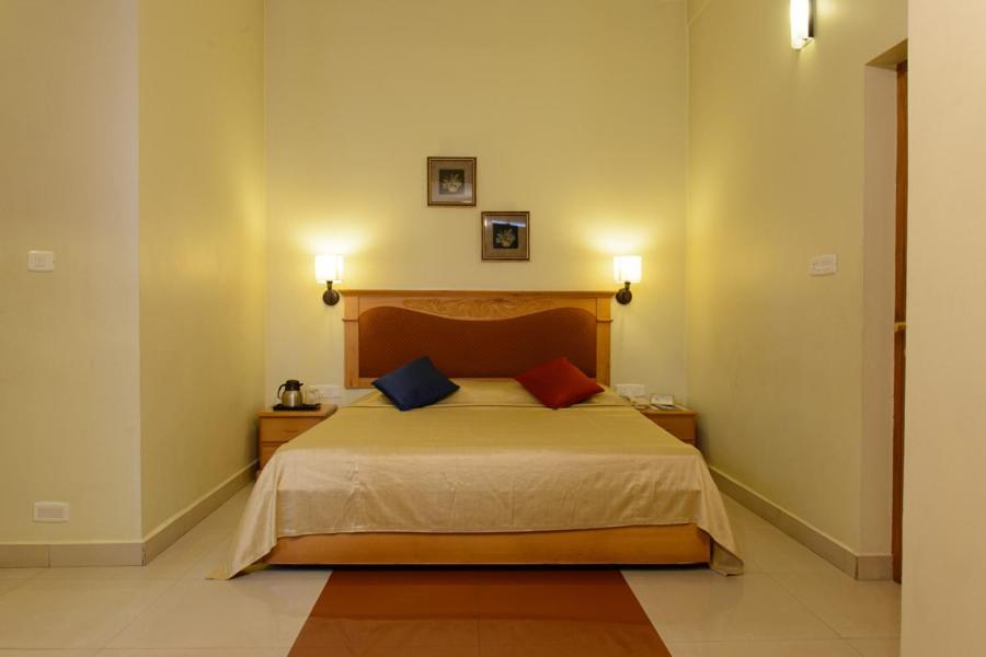 Club7 Hotel Tiruvalla Exterior foto