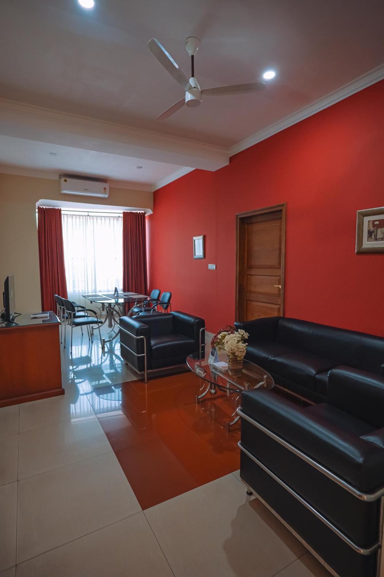 Club7 Hotel Tiruvalla Exterior foto