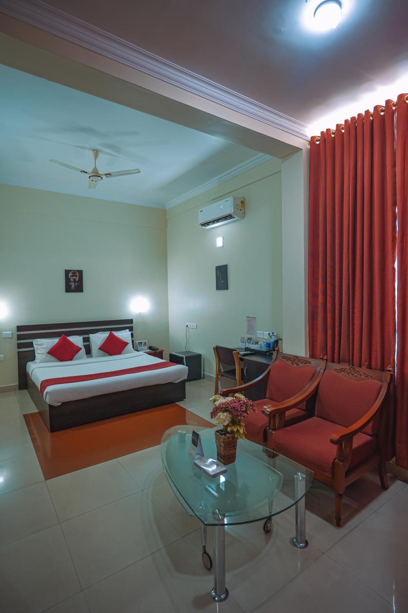 Club7 Hotel Tiruvalla Exterior foto