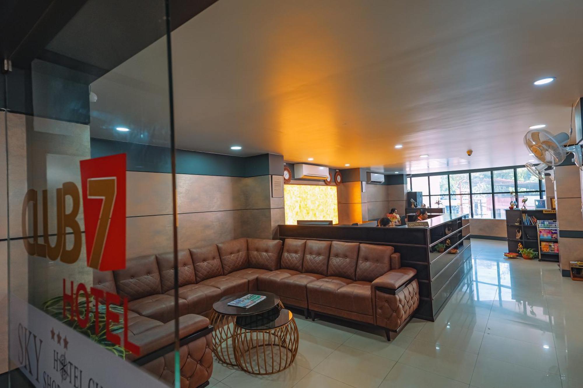 Club7 Hotel Tiruvalla Exterior foto